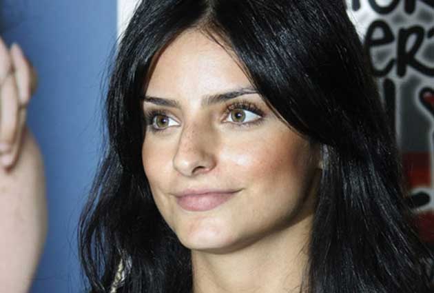 aislinn-derbez