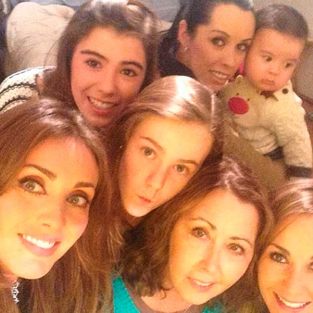 anahi-navidad-familia