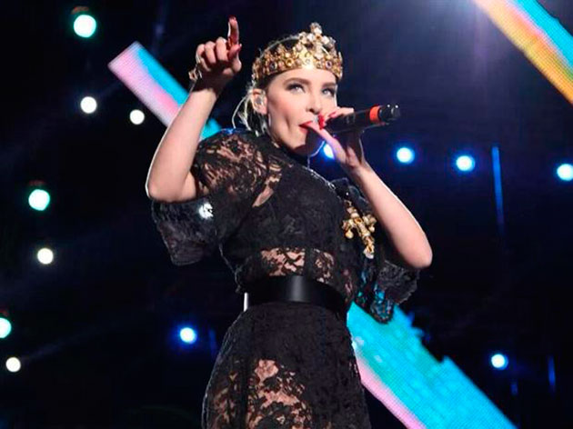 belinda-premios-telehit-vestido-encaje