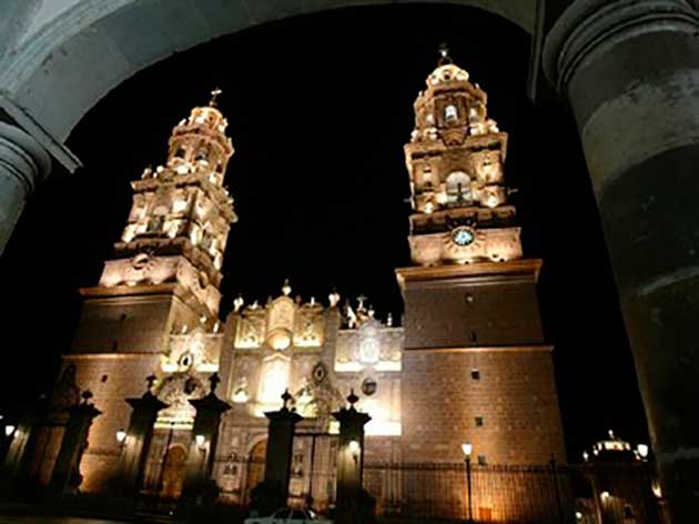 michoacan-catedral-pueblo-magico