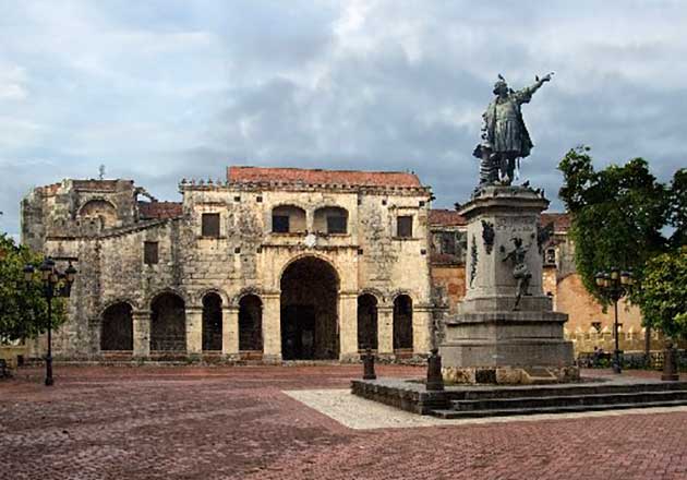 plaza-armas-santo-domingo-la-isla-republica-dominicana