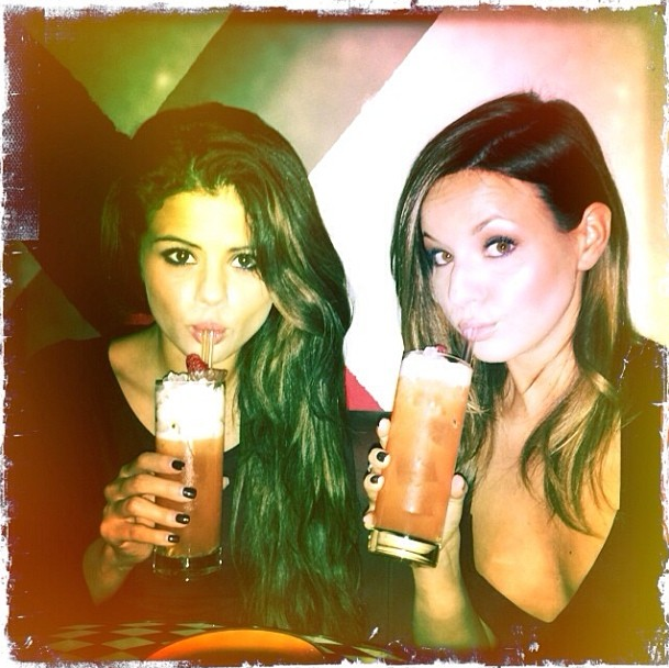 selena_gomez_en_cocktail