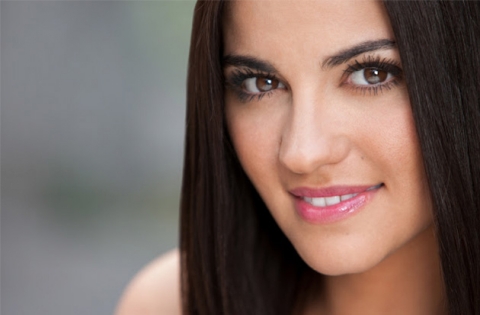 Maite Perroni se enorgullece de ser latina